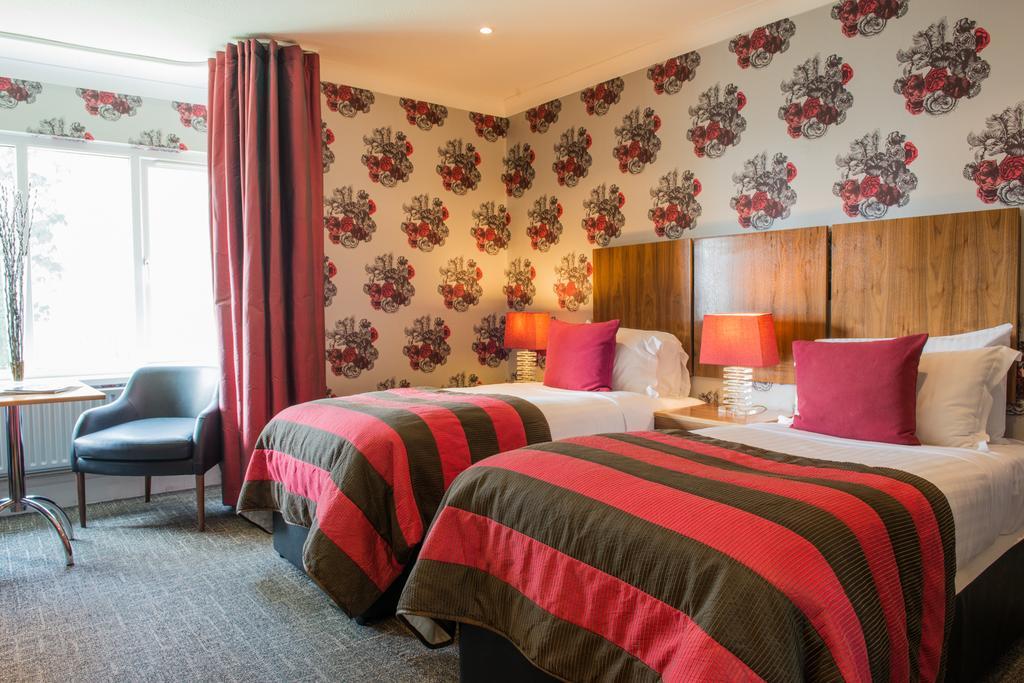 The Coed-Y-Mwstwr Hotel Бридженд Номер фото