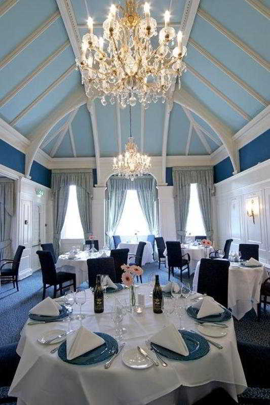 The Coed-Y-Mwstwr Hotel Бридженд Ресторан фото